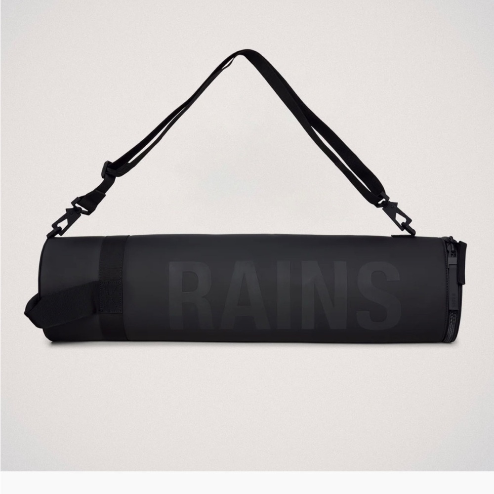 LIMITED EDITION RAINS Texel Yoga Mat Bag Black, attachable strap, zipper closure